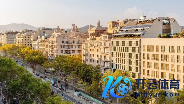 西班牙加泰罗尼亚，格拉西亚大路和巴塞罗那市中心。开端：视觉中国