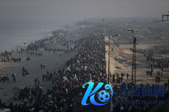 1月27日息兵工夫陶醉风尘的巴勒斯坦东说念主复返加沙北部。